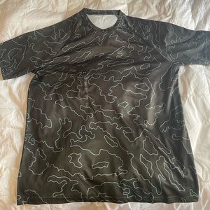 Mens under Armour tee